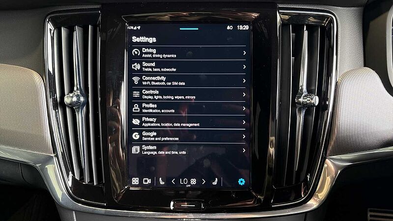 Volvo S90 Recharge R-Design, T8 AWD plug-in(Rear Camera-19'Alloys-Tinted Windows)