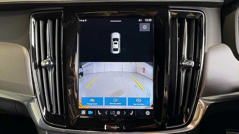 Volvo S90 Recharge R-Design, T8 AWD plug-in(Rear Camera-19'Alloys-Tinted Windows)