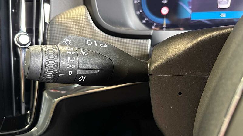 Volvo S90 Recharge R-Design, T8 AWD plug-in(Rear Camera-19'Alloys-Tinted Windows)