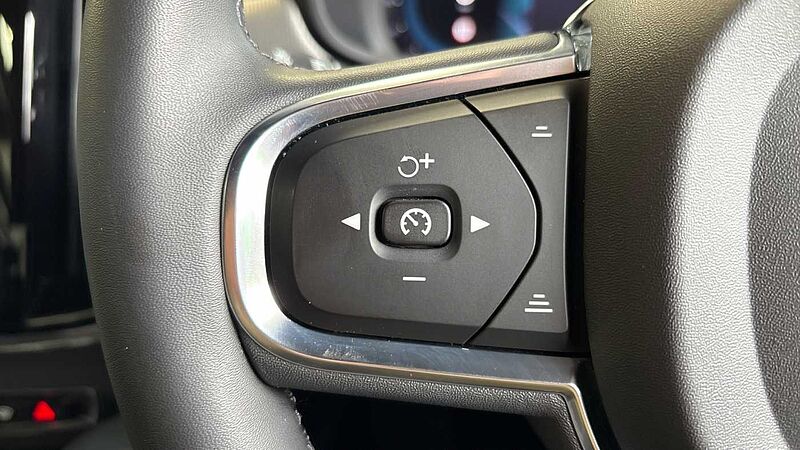 Volvo S90 Recharge R-Design, T8 AWD plug-in(Rear Camera-19'Alloys-Tinted Windows)