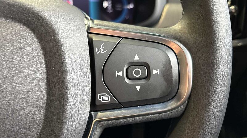 Volvo S90 Recharge R-Design, T8 AWD plug-in(Rear Camera-19'Alloys-Tinted Windows)