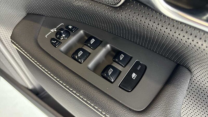 Volvo S90 Recharge R-Design, T8 AWD plug-in(Rear Camera-19'Alloys-Tinted Windows)