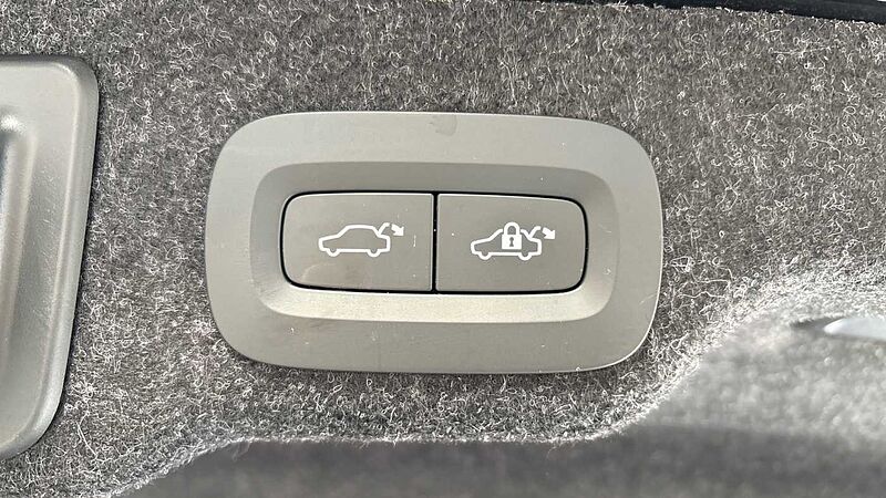 Volvo S90 Recharge R-Design, T8 AWD plug-in(Rear Camera-19'Alloys-Tinted Windows)