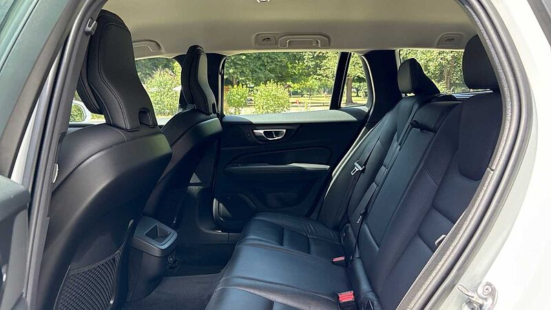 Volvo V60 Cross Country Cross Country, B5 AWD mild hybrid(Rear Camera-20'Alloys-Heated Seats)