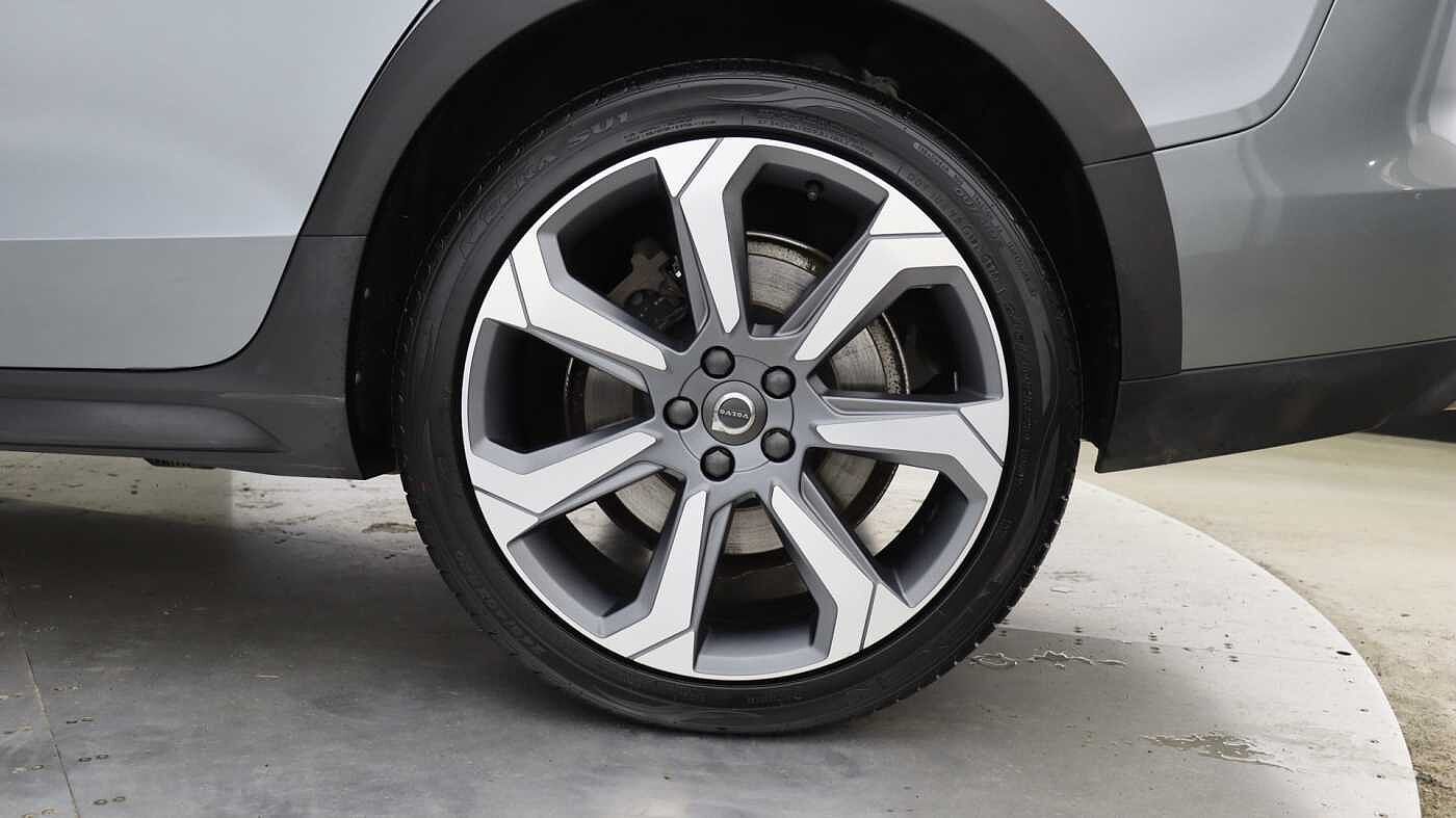 Volvo V60 B5 (P) AWD Pro (Driver Assist pack, Climate Pack, Tinted Windows)