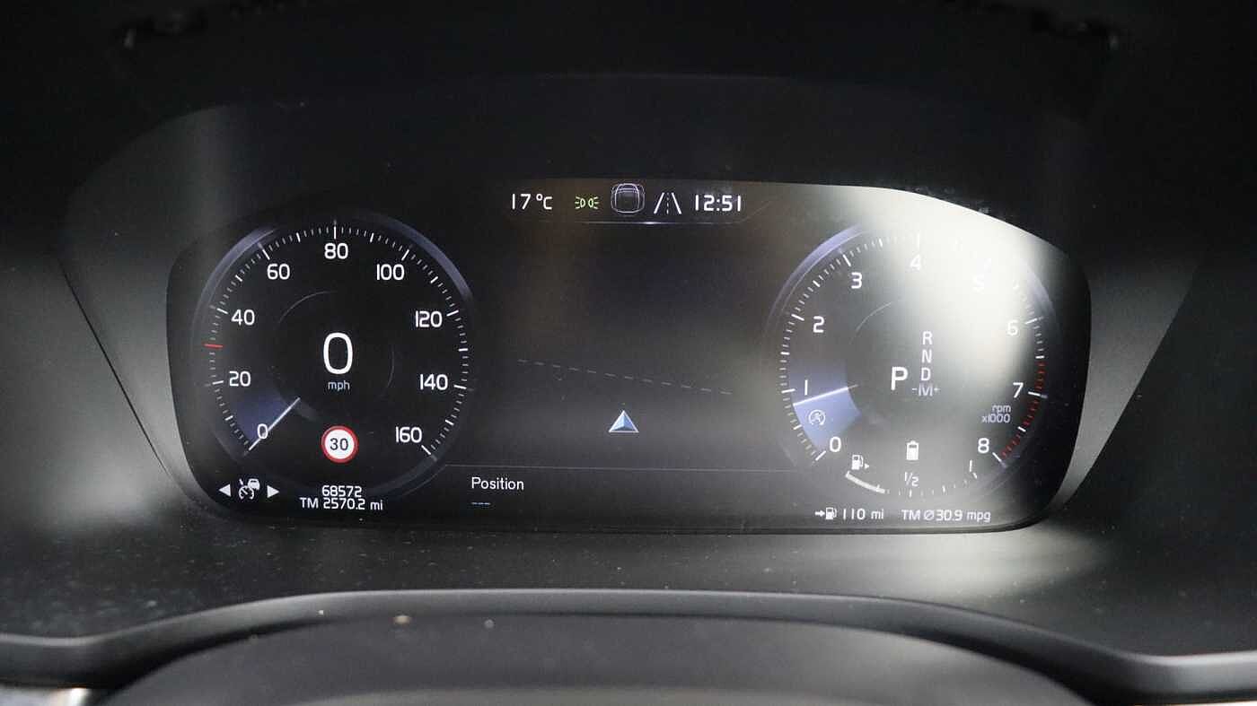 Volvo V60 B5 (P) AWD Pro (Driver Assist pack, Climate Pack, Tinted Windows)