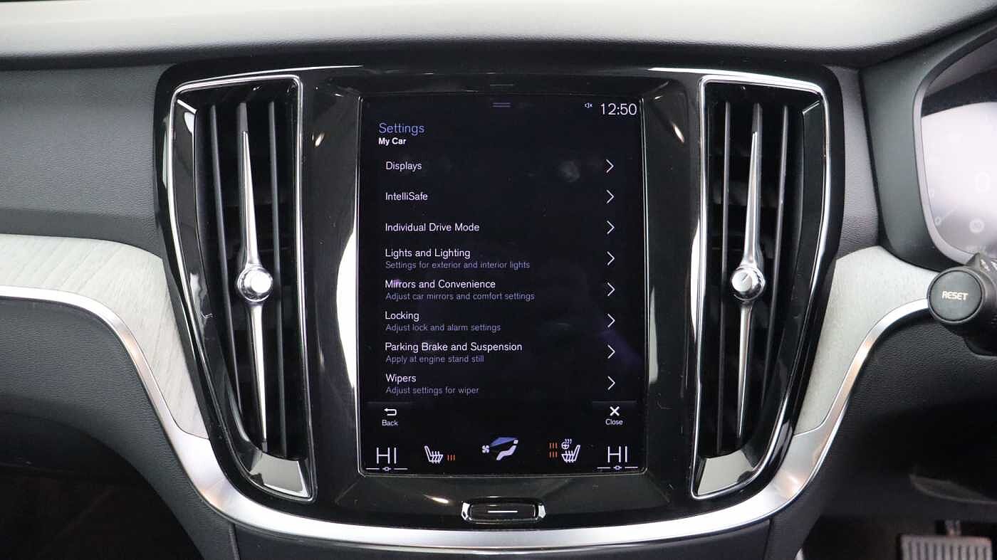 Volvo V60 B5 (P) AWD Pro (Driver Assist pack, Climate Pack, Tinted Windows)