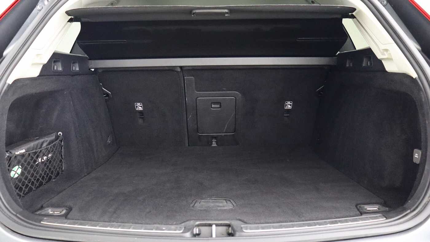 Volvo V60 B5 (P) AWD Pro (Driver Assist pack, Climate Pack, Tinted Windows)