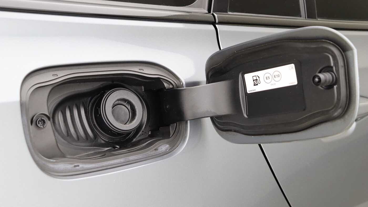 Volvo V60 B5 (P) AWD Pro (Driver Assist pack, Climate Pack, Tinted Windows)