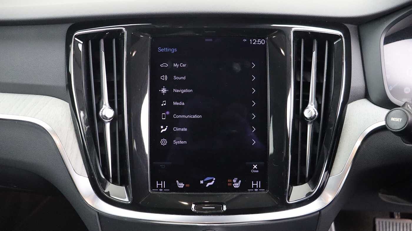 Volvo V60 B5 (P) AWD Pro (Driver Assist pack, Climate Pack, Tinted Windows)