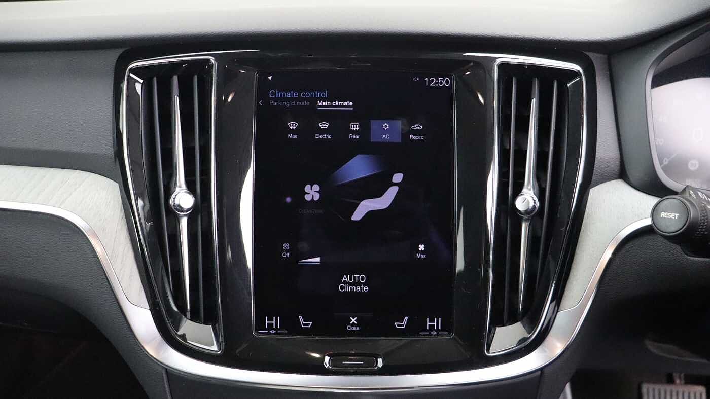 Volvo V60 B5 (P) AWD Pro (Driver Assist pack, Climate Pack, Tinted Windows)