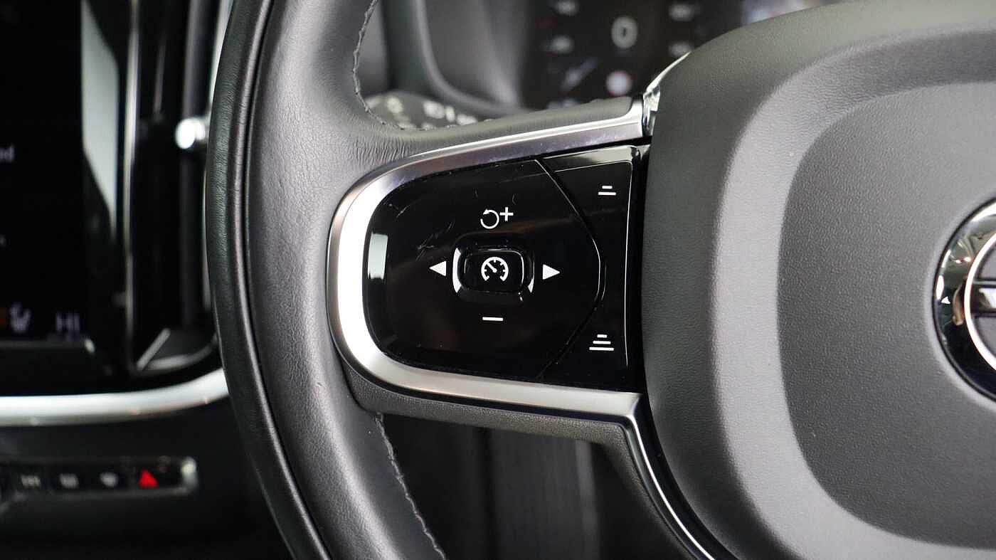 Volvo V60 B5 (P) AWD Pro (Driver Assist pack, Climate Pack, Tinted Windows)