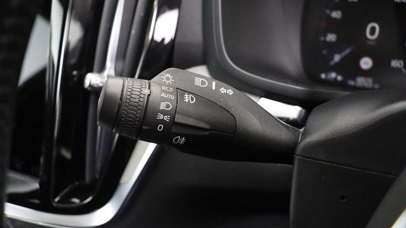 Volvo V60 B5 (P) AWD Pro (Driver Assist pack, Climate Pack, Tinted Windows)