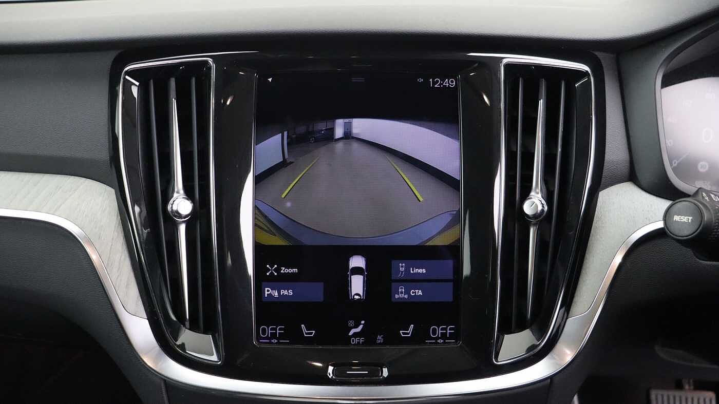 Volvo V60 B5 (P) AWD Pro (Driver Assist pack, Climate Pack, Tinted Windows)