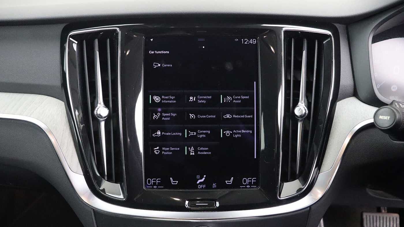 Volvo V60 B5 (P) AWD Pro (Driver Assist pack, Climate Pack, Tinted Windows)