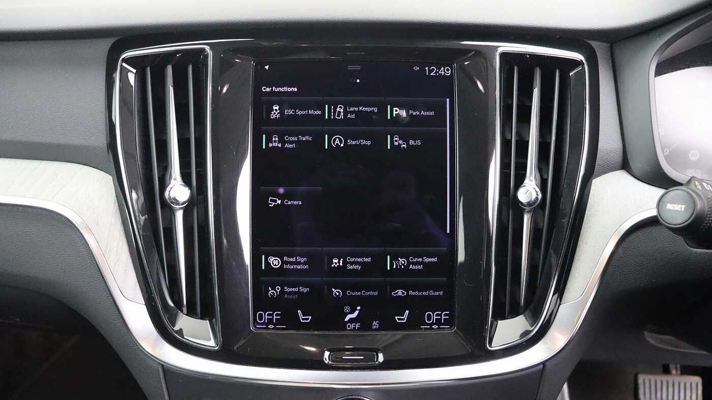 Volvo V60 B5 (P) AWD Pro (Driver Assist pack, Climate Pack, Tinted Windows)