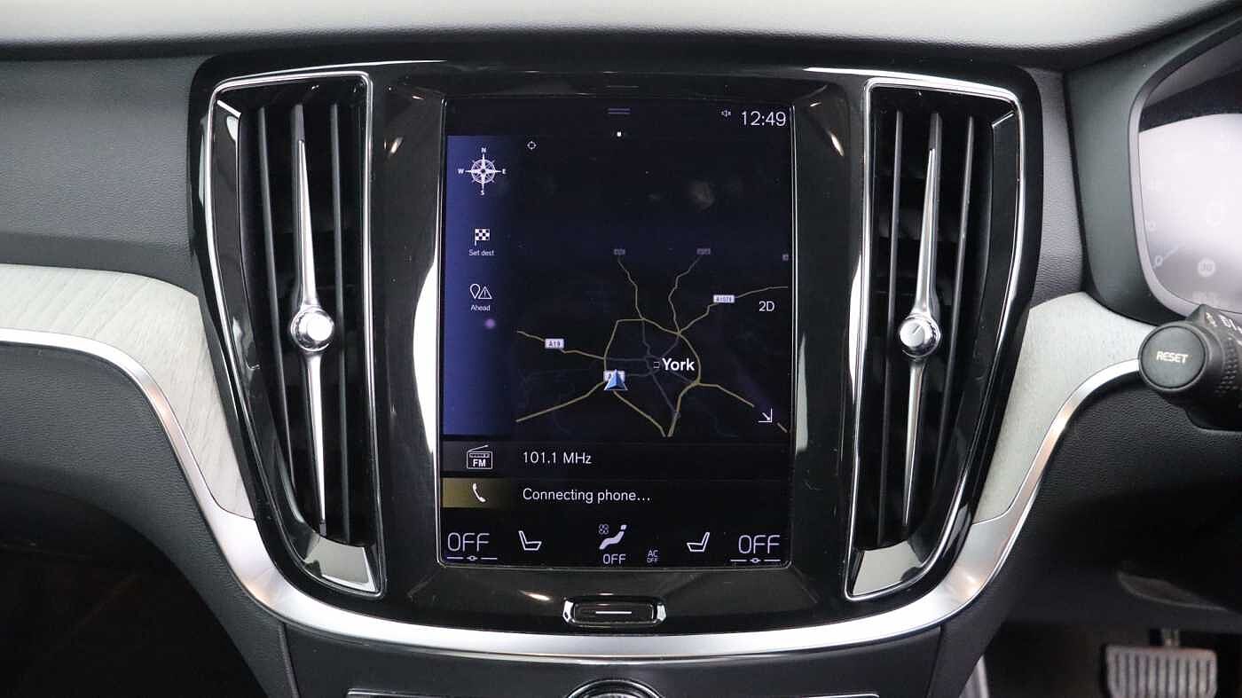 Volvo V60 B5 (P) AWD Pro (Driver Assist pack, Climate Pack, Tinted Windows)