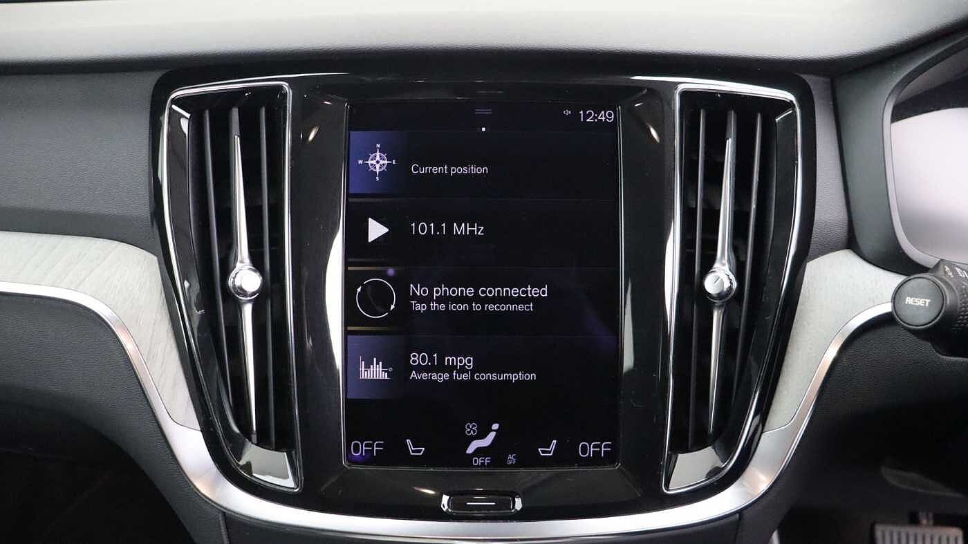 Volvo V60 B5 (P) AWD Pro (Driver Assist pack, Climate Pack, Tinted Windows)