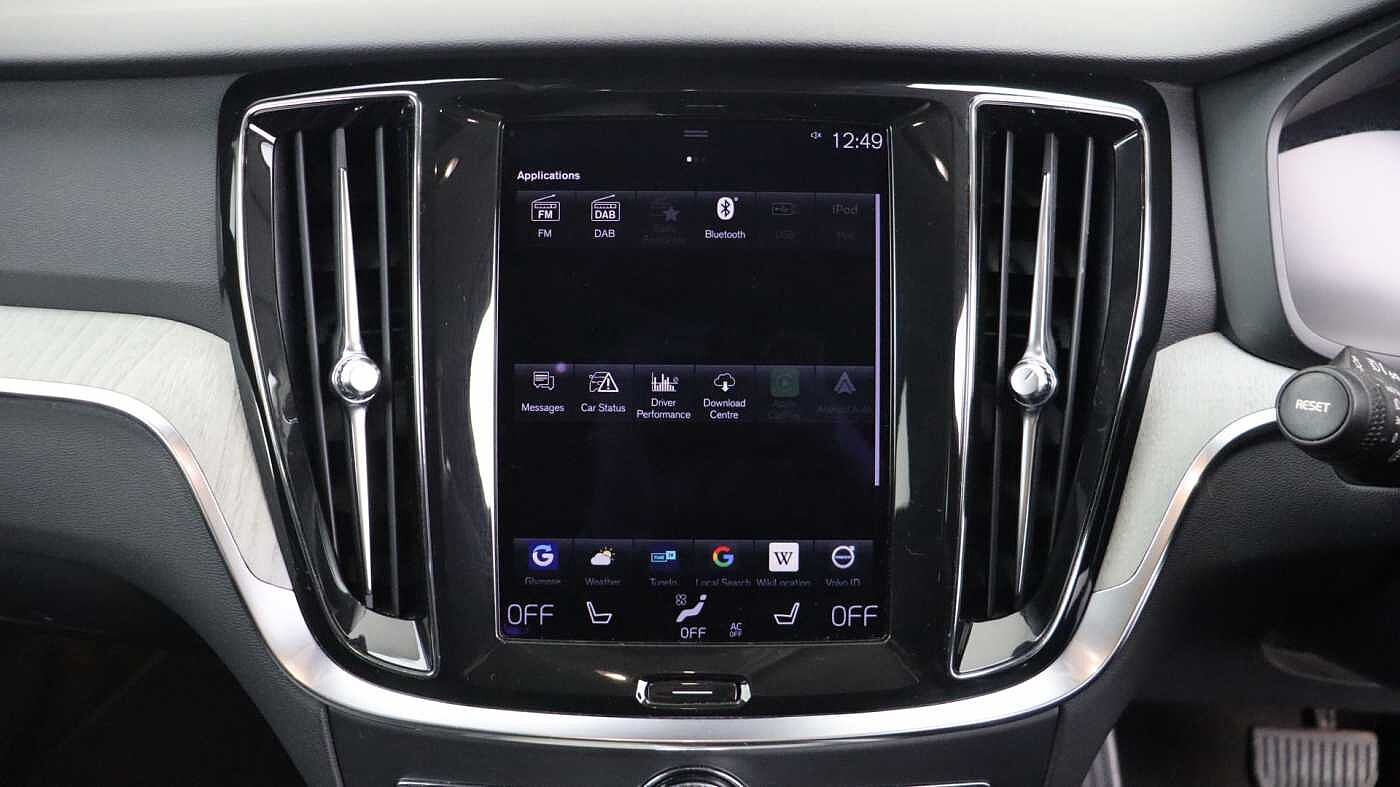 Volvo V60 B5 (P) AWD Pro (Driver Assist pack, Climate Pack, Tinted Windows)