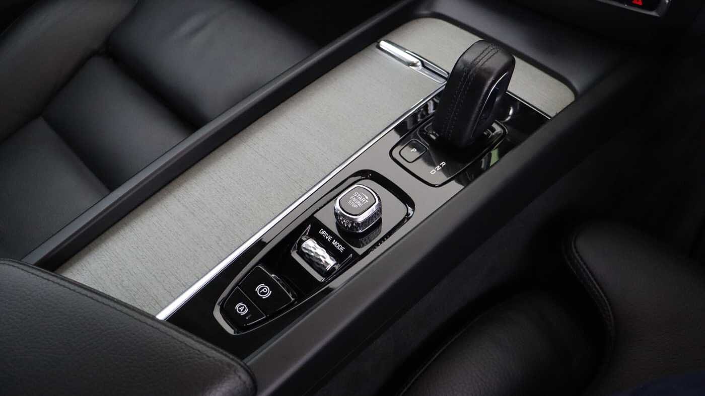 Volvo V60 B5 (P) AWD Pro (Driver Assist pack, Climate Pack, Tinted Windows)