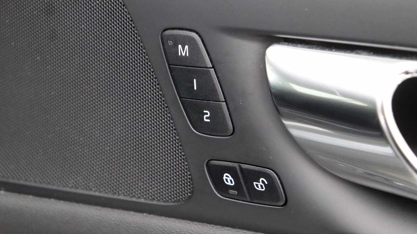 Volvo V60 B5 (P) AWD Pro (Driver Assist pack, Climate Pack, Tinted Windows)