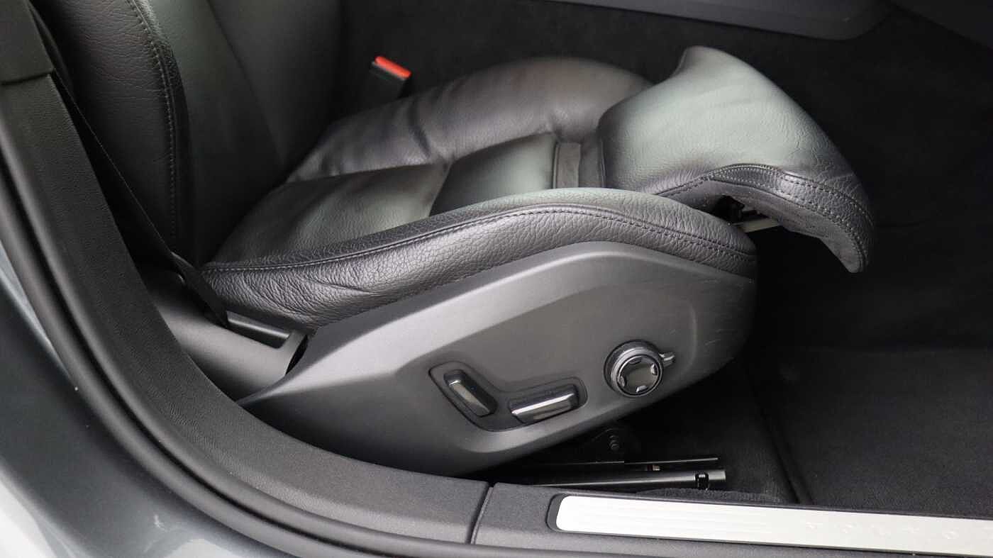 Volvo V60 B5 (P) AWD Pro (Driver Assist pack, Climate Pack, Tinted Windows)