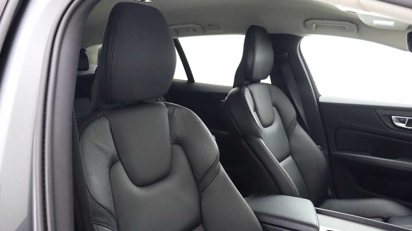 Volvo V60 B5 (P) AWD Pro (Driver Assist pack, Climate Pack, Tinted Windows)