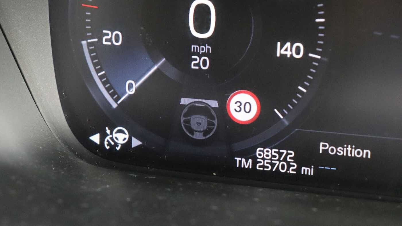 Volvo V60 B5 (P) AWD Pro (Driver Assist pack, Climate Pack, Tinted Windows)