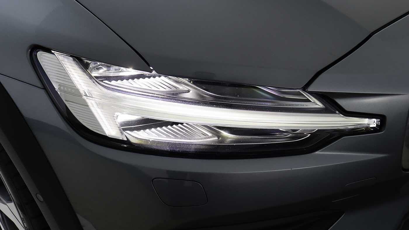 Volvo V60 B5 (P) AWD Pro (Driver Assist pack, Climate Pack, Tinted Windows)