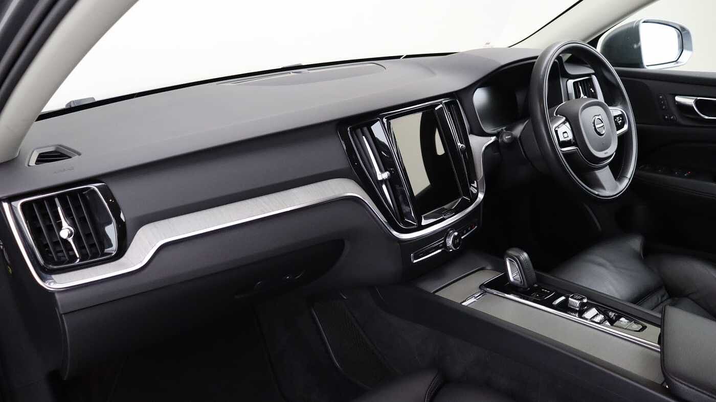 Volvo V60 B5 (P) AWD Pro (Driver Assist pack, Climate Pack, Tinted Windows)