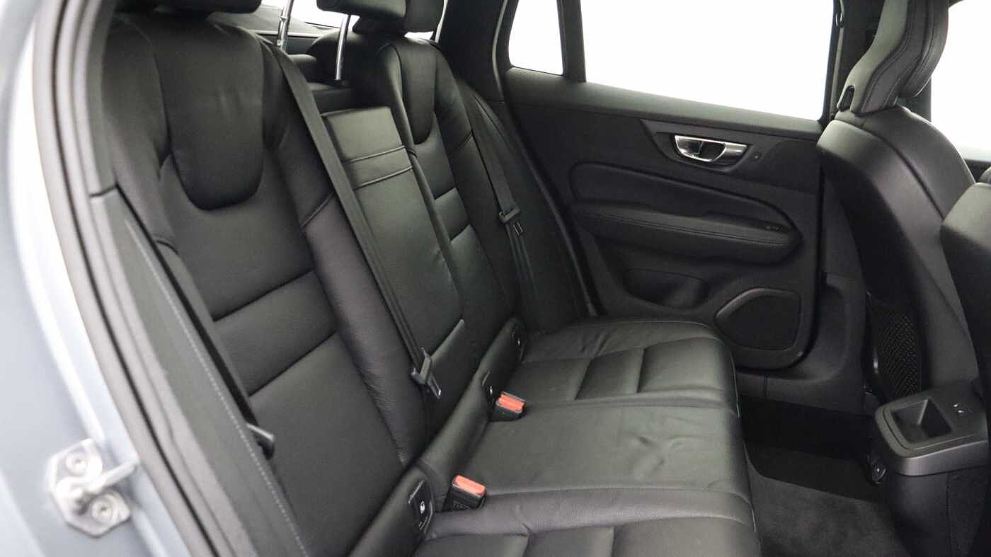 Volvo V60 B5 (P) AWD Pro (Driver Assist pack, Climate Pack, Tinted Windows)