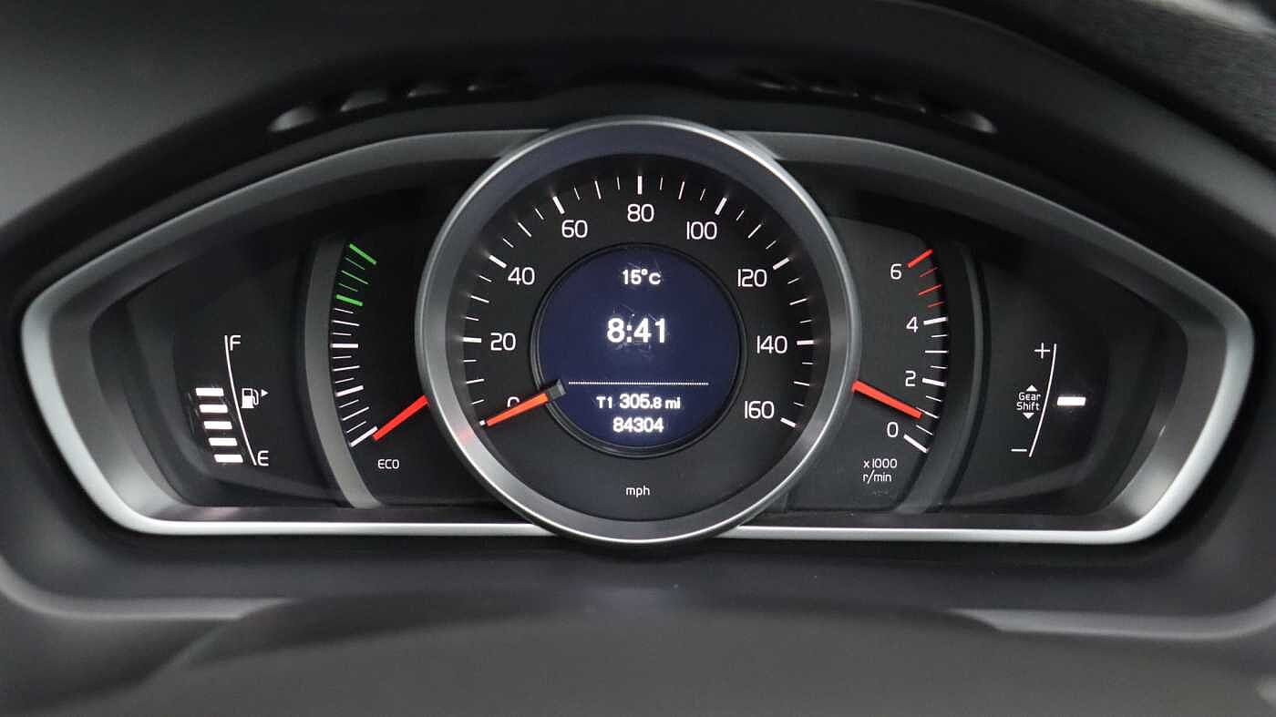 Volvo V40 Cross Country D2 Manual (Winter Pack, Heated Seats, City Safety, Bluetooth, )