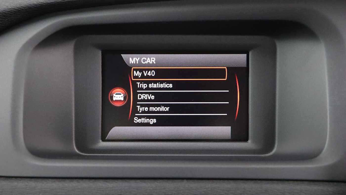 Volvo V40 Cross Country D2 Manual (Winter Pack, Heated Seats, City Safety, Bluetooth, )