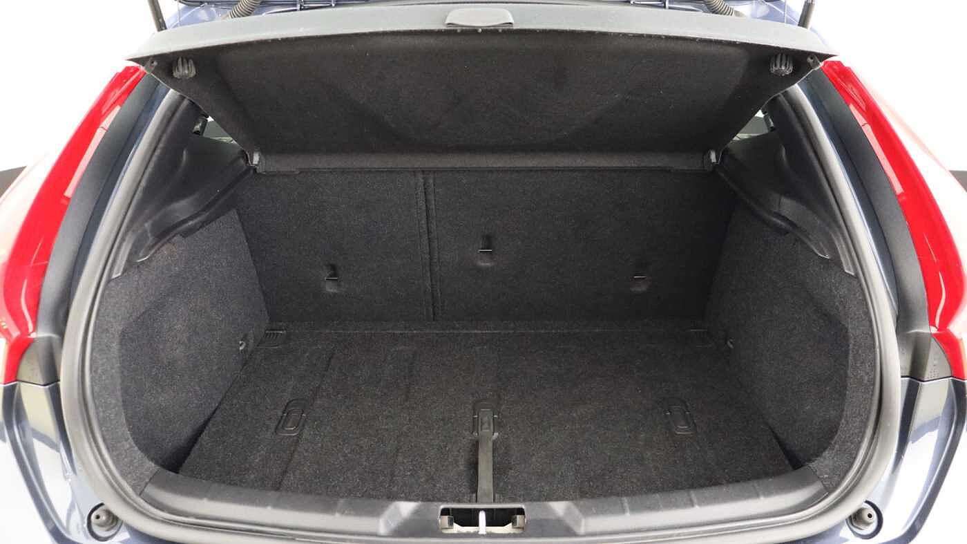 Volvo V40 Cross Country D2 Manual (Winter Pack, Heated Seats, City Safety, Bluetooth, )