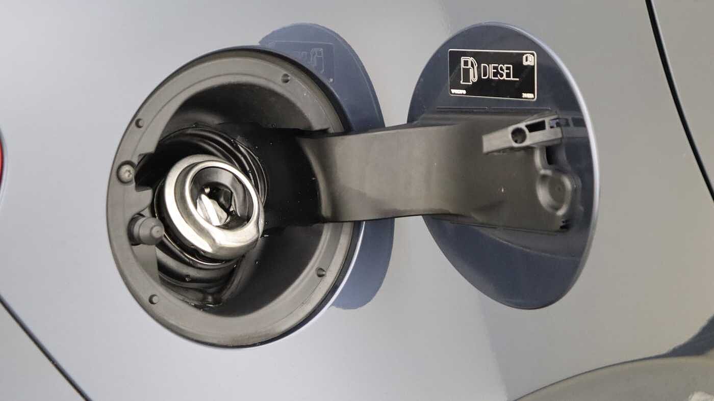 Volvo V40 Cross Country D2 Manual (Winter Pack, Heated Seats, City Safety, Bluetooth, )