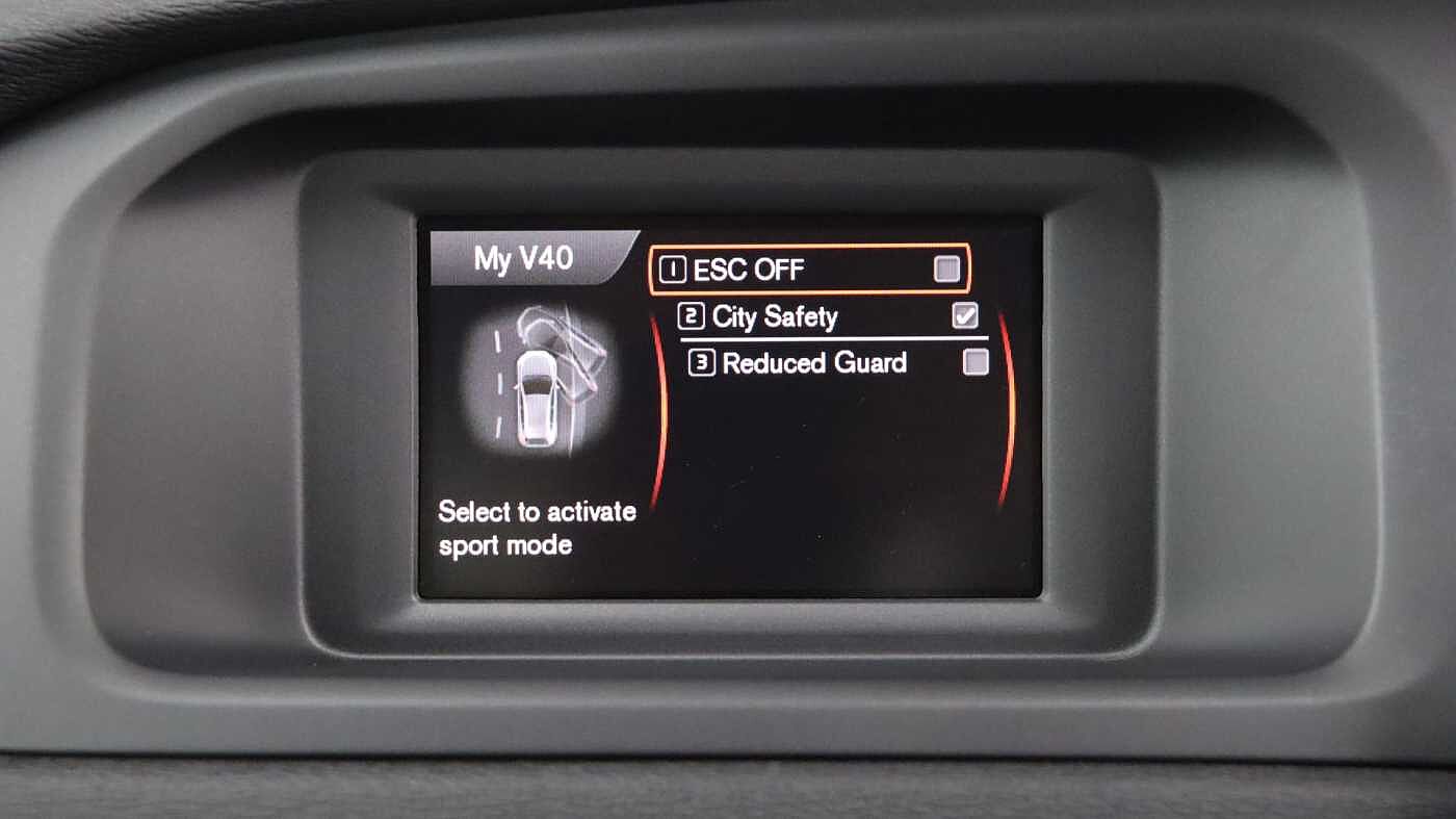 Volvo V40 Cross Country D2 Manual (Winter Pack, Heated Seats, City Safety, Bluetooth, )