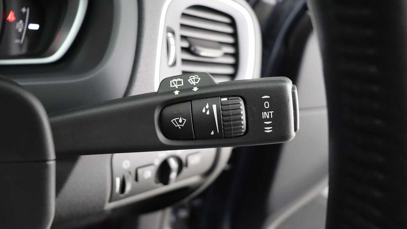 Volvo V40 Cross Country D2 Manual (Winter Pack, Heated Seats, City Safety, Bluetooth, )