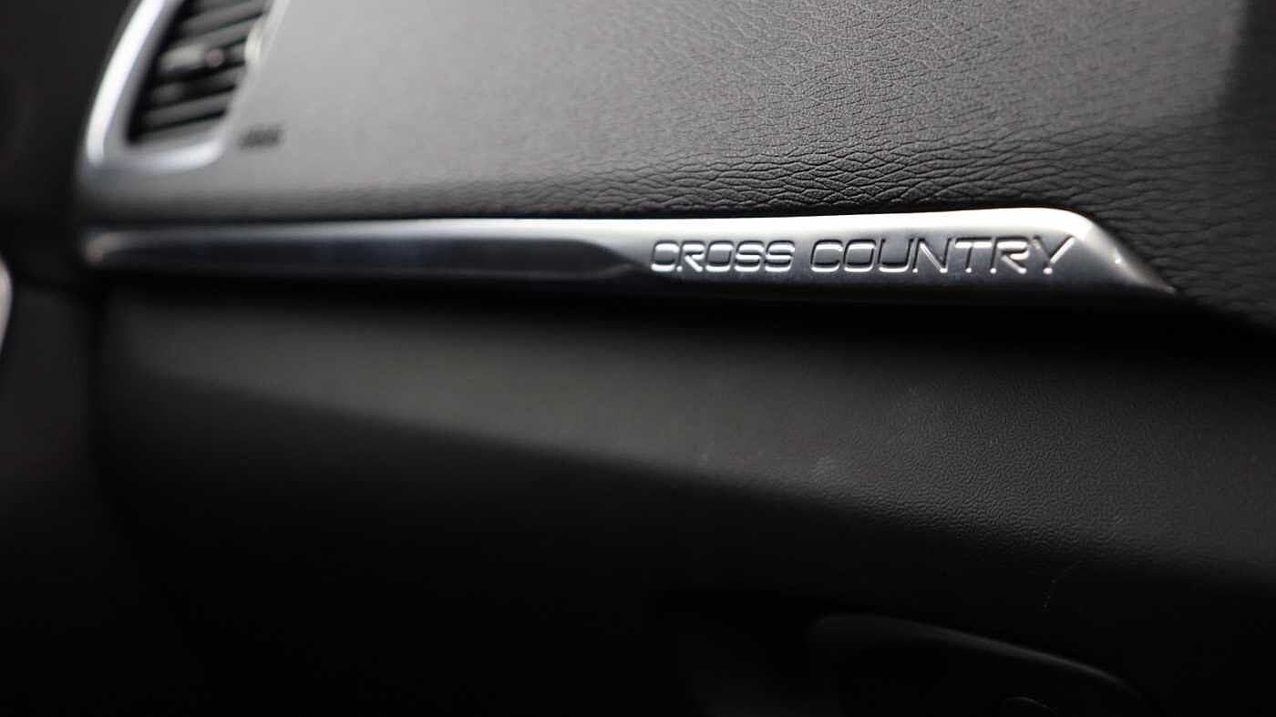 Volvo V40 Cross Country D2 Manual (Winter Pack, Heated Seats, City Safety, Bluetooth, )