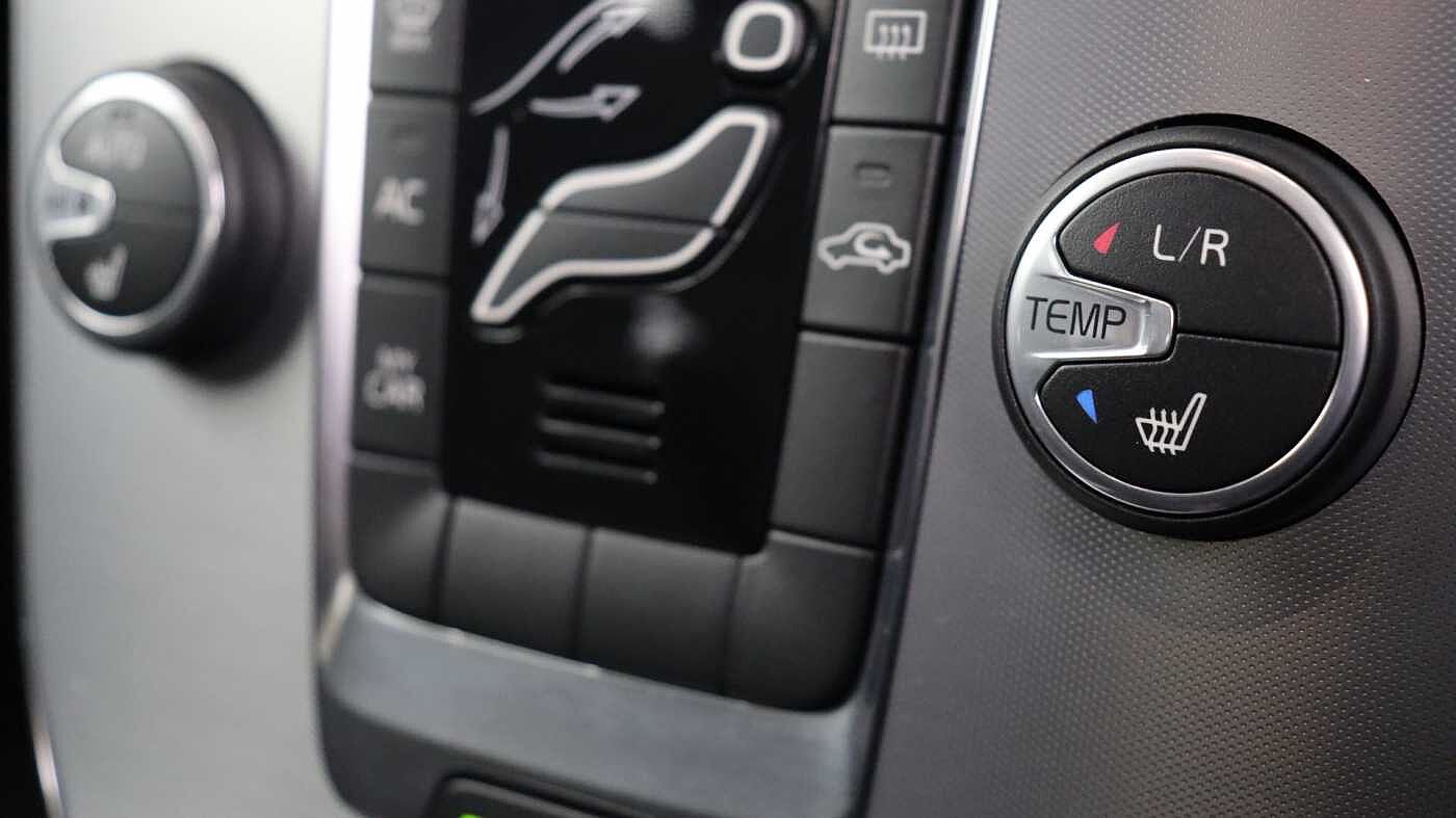 Volvo V40 Cross Country D2 Manual (Winter Pack, Heated Seats, City Safety, Bluetooth, )