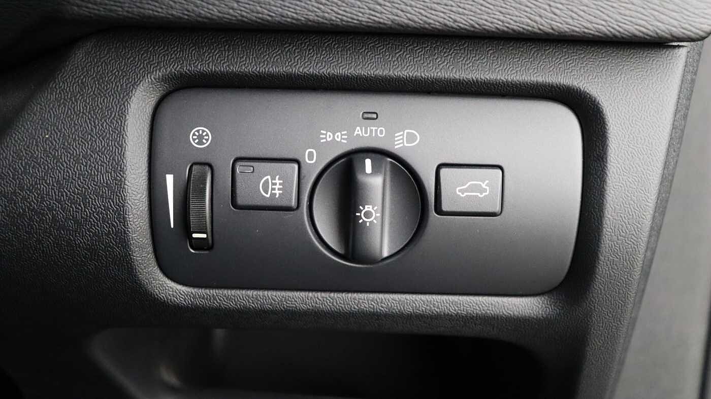 Volvo V40 Cross Country D2 Manual (Winter Pack, Heated Seats, City Safety, Bluetooth, )