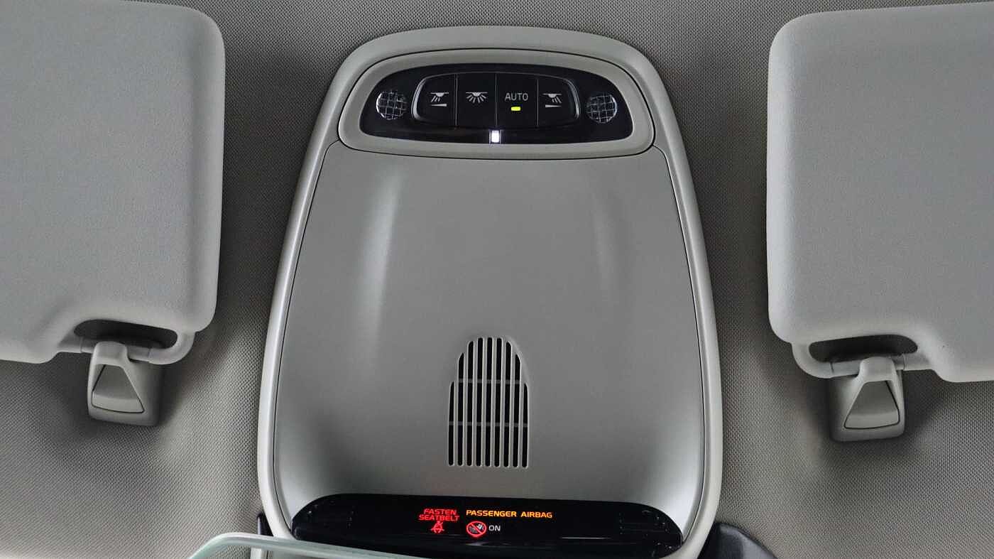 Volvo V40 Cross Country D2 Manual (Winter Pack, Heated Seats, City Safety, Bluetooth, )