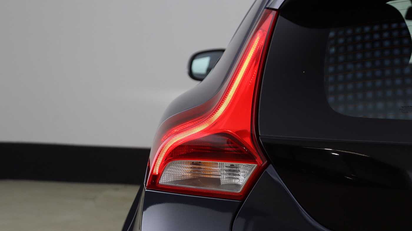 Volvo V40 Cross Country D2 Manual (Winter Pack, Heated Seats, City Safety, Bluetooth, )