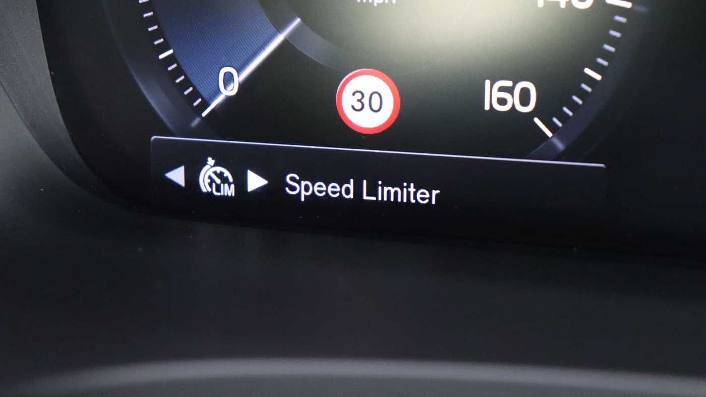 Volvo S90 D4 Momentum Auto (Pilot Assist, Winter Pack, Bluetooth)