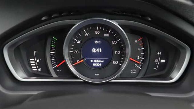 Volvo V40 Cross Country D2 Manual (Winter Pack, Heated Seats, City Safety, Bluetooth,)