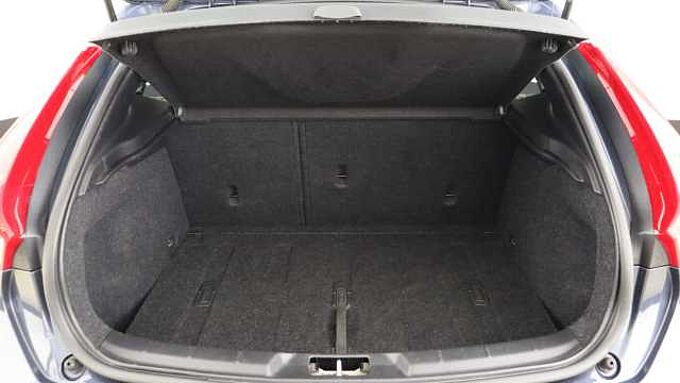 Volvo V40 Cross Country D2 Manual (Winter Pack, Heated Seats, City Safety, Bluetooth,)