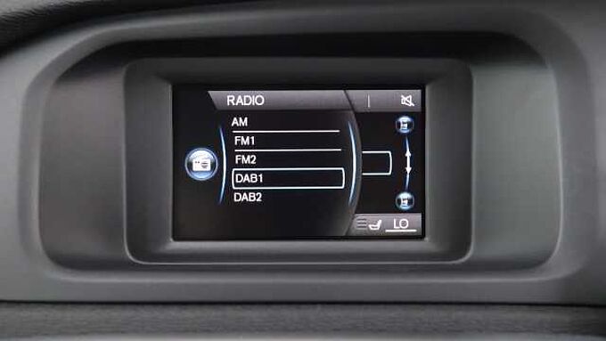 Volvo V40 Cross Country D2 Manual (Winter Pack, Heated Seats, City Safety, Bluetooth,)