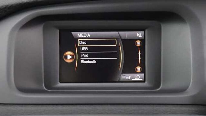 Volvo V40 Cross Country D2 Manual (Winter Pack, Heated Seats, City Safety, Bluetooth,)