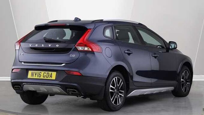 Volvo V40 Cross Country D2 Manual (Winter Pack, Heated Seats, City Safety, Bluetooth,)