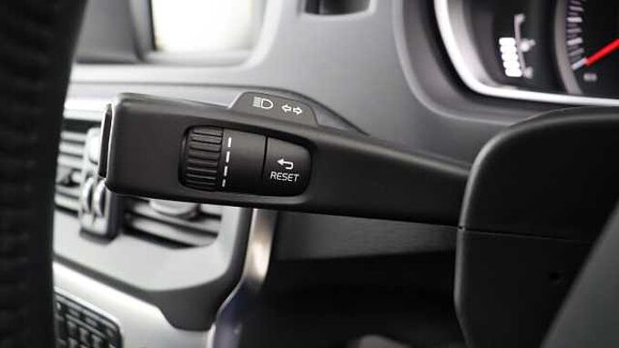 Volvo V40 Cross Country D2 Manual (Winter Pack, Heated Seats, City Safety, Bluetooth,)