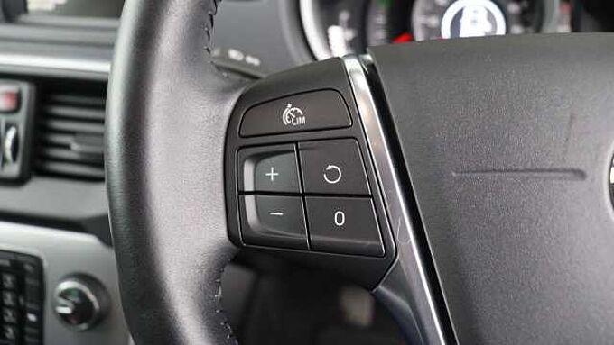 Volvo V40 Cross Country D2 Manual (Winter Pack, Heated Seats, City Safety, Bluetooth,)